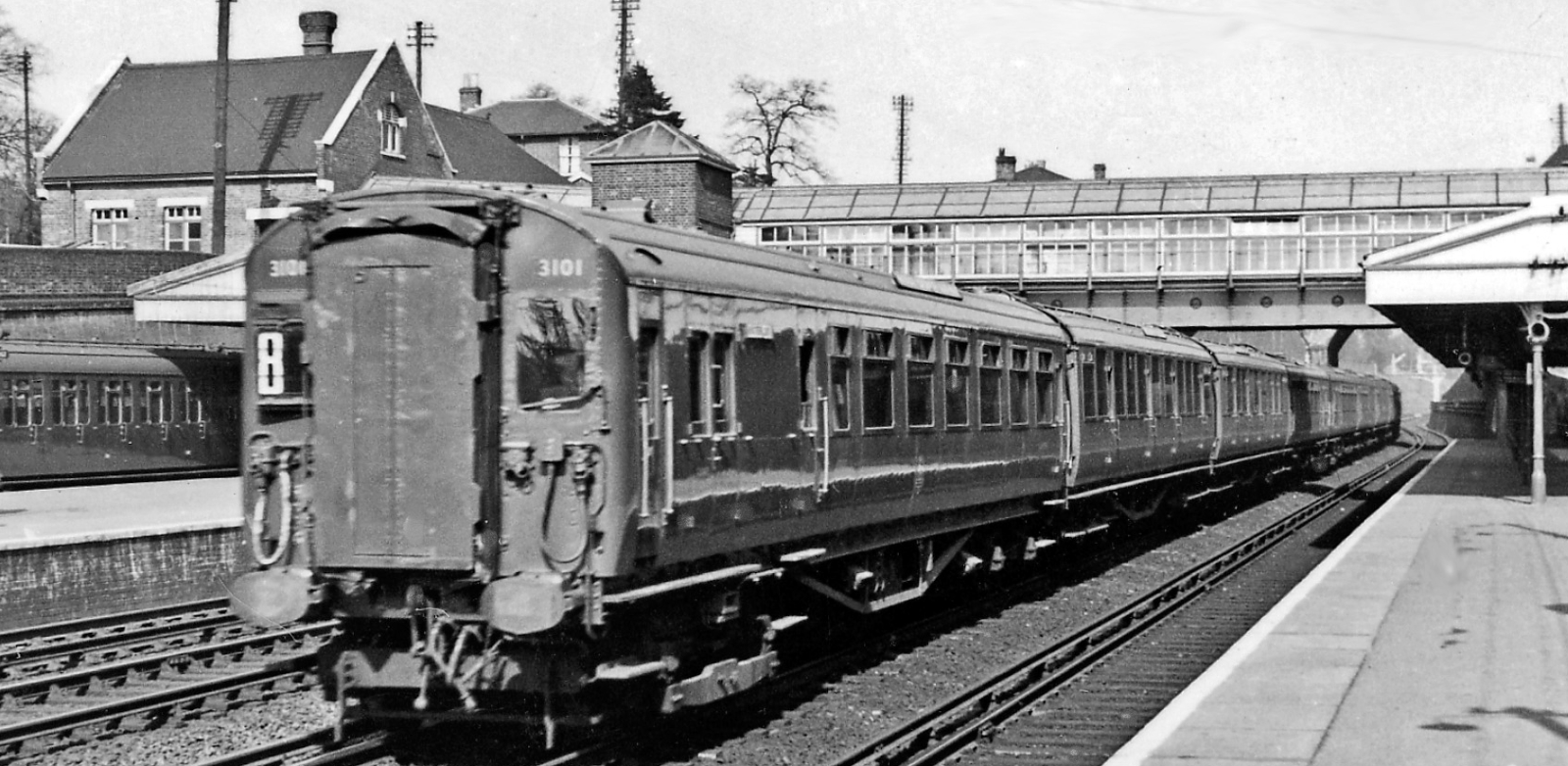 Two 4-COR in April 1958 en route to Portsmouth passing through Weybridge