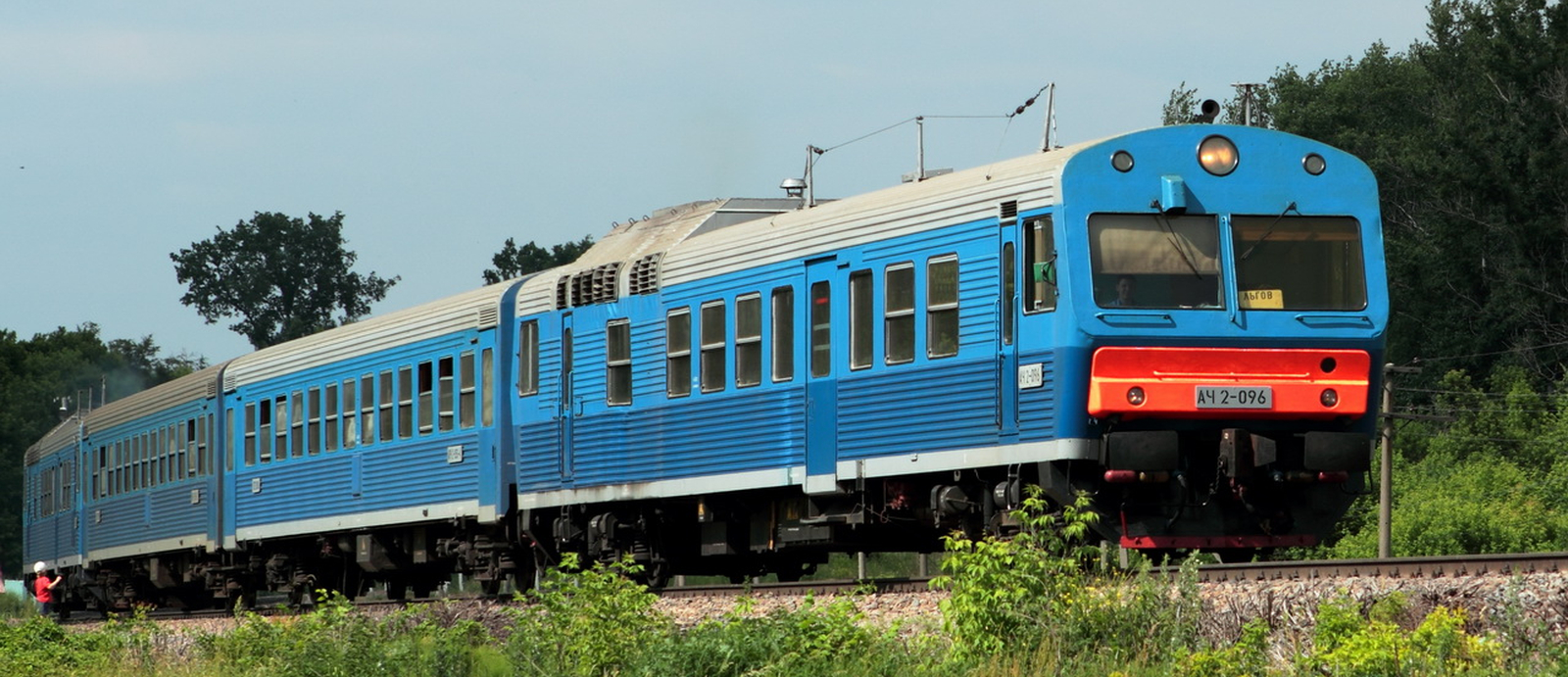 АЧ2-096 with a second motor car and two trailers in June 2011 at Dmitriev-Lgovsky