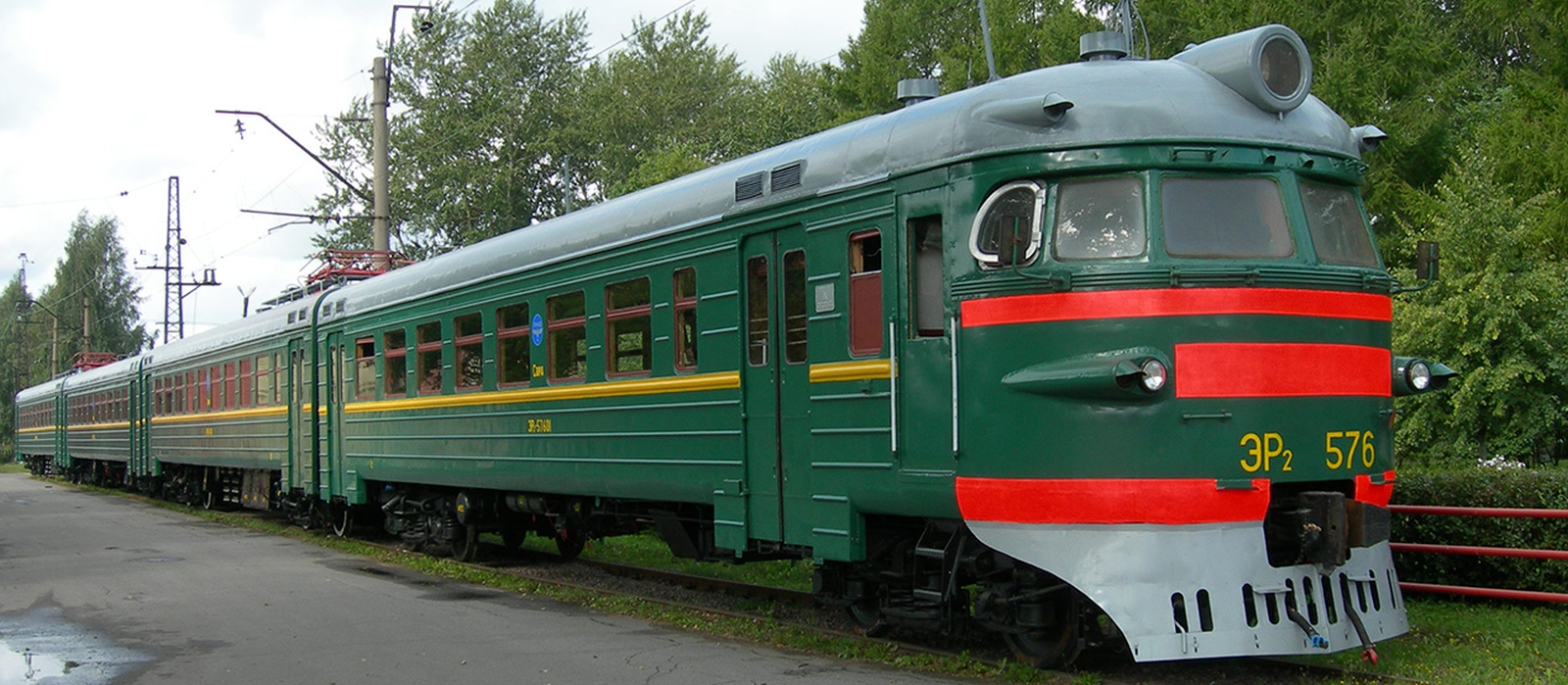Four-car train parked in Saint Petersburg in 2017