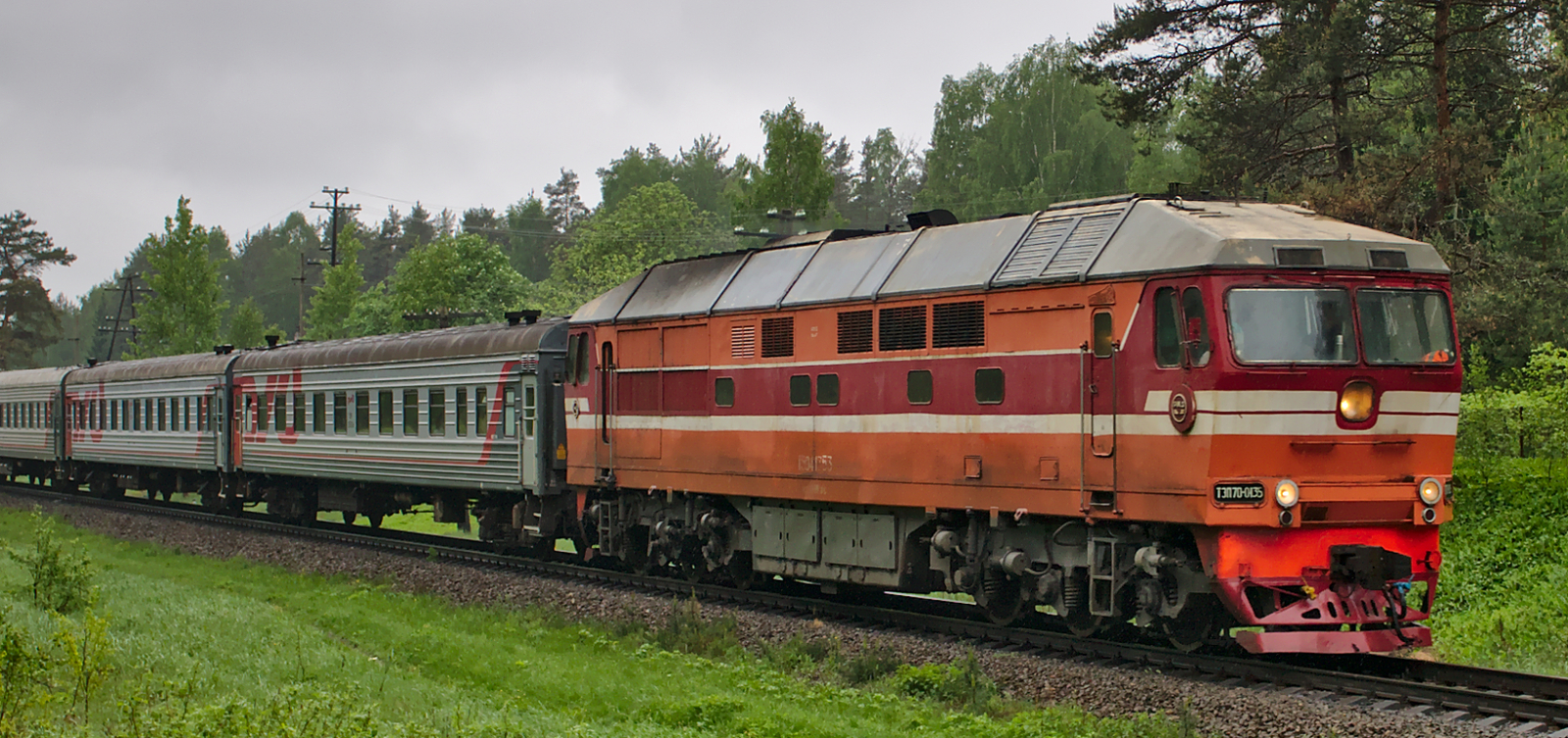 ТЭП70-0135 with a local train from Pskov to Luga