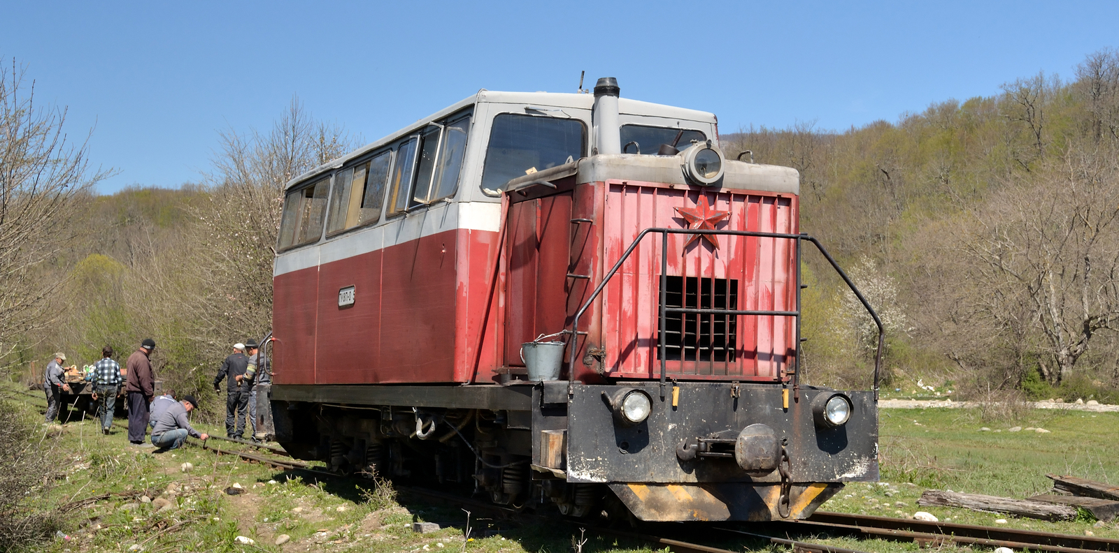 ТУ8П-0005 in April 2015 on the Apsheronsk narrow-gauge railway