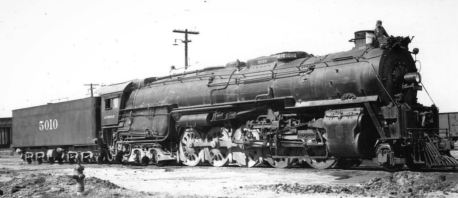 No. 5010 in February 1939 in Barstow, California