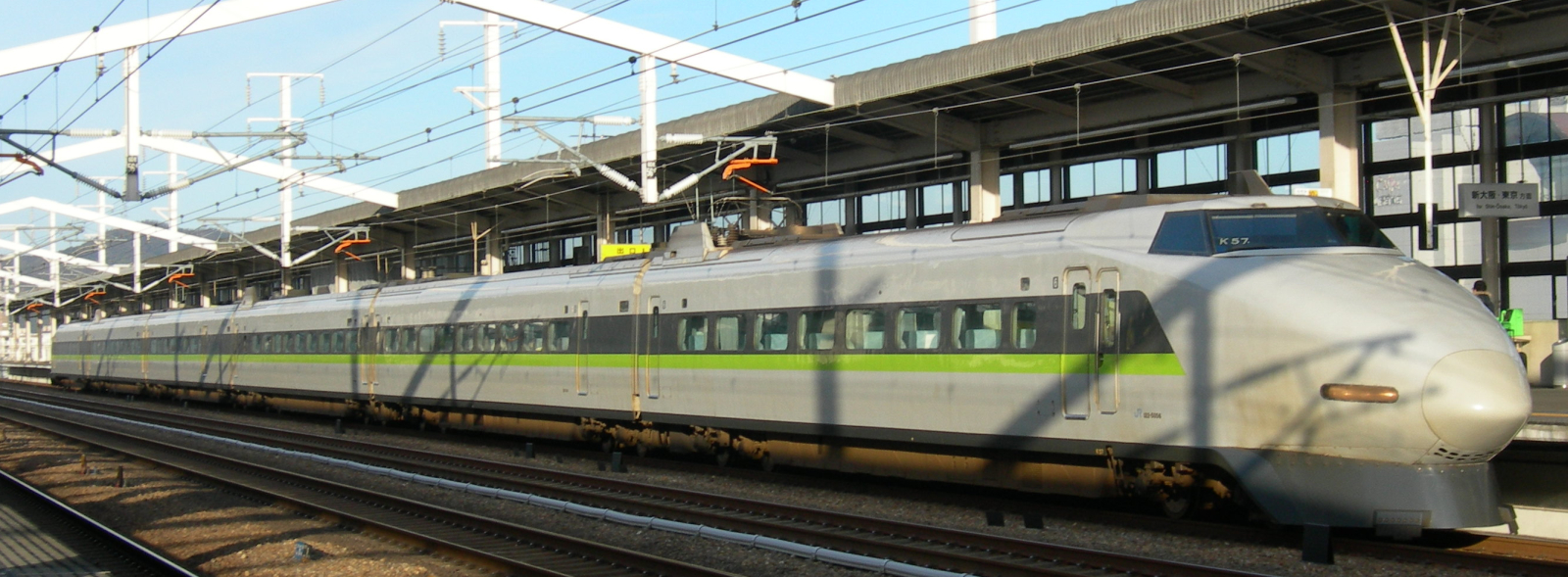 Six car K set in JR West livery in January 2008