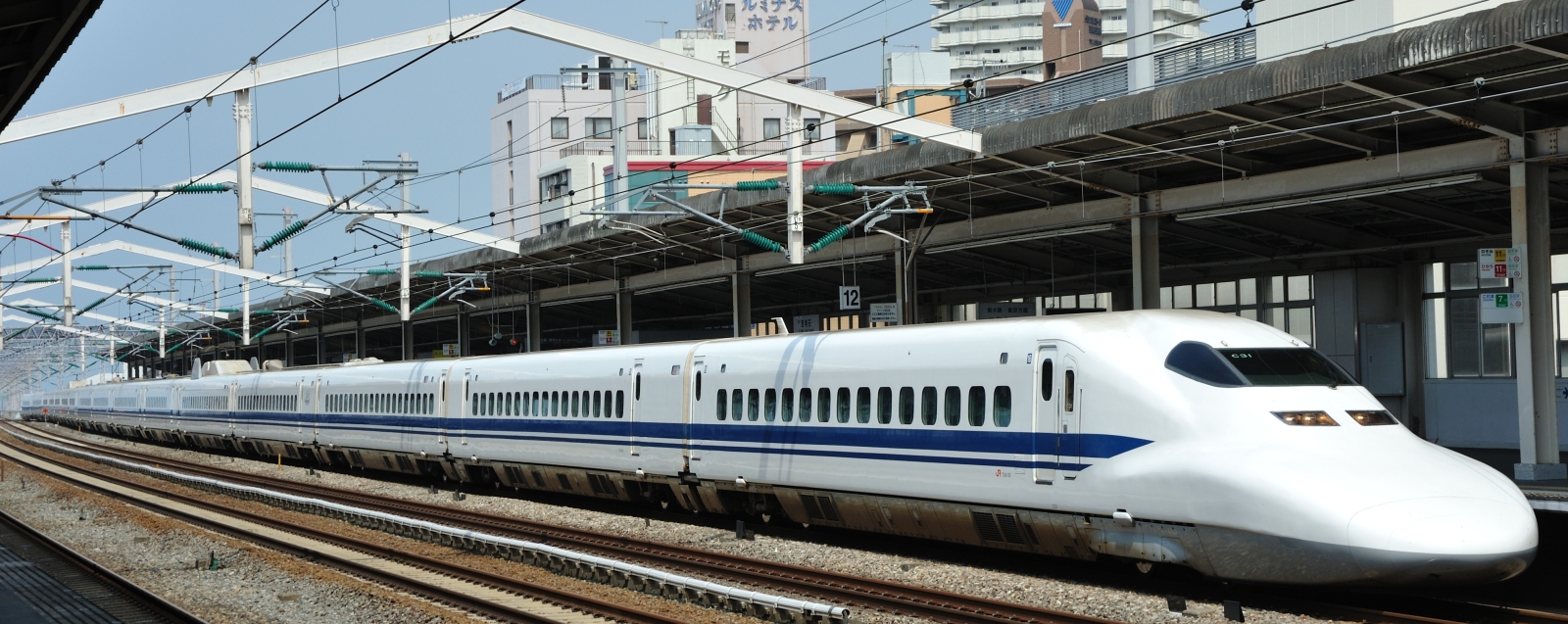 700 series Shinkansen at Nishi-Akashi station in August 2010