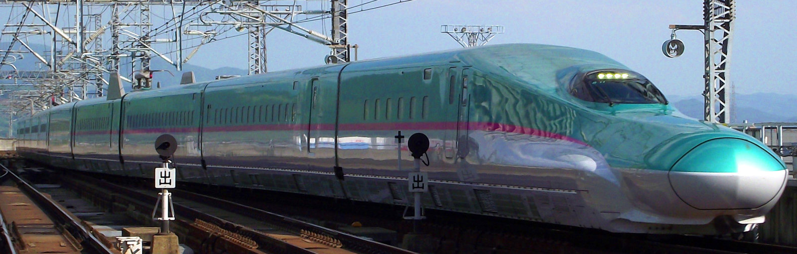 Pre-production train S11, which was later converted to the state of the series vehicles, in June 2010 in Morioka