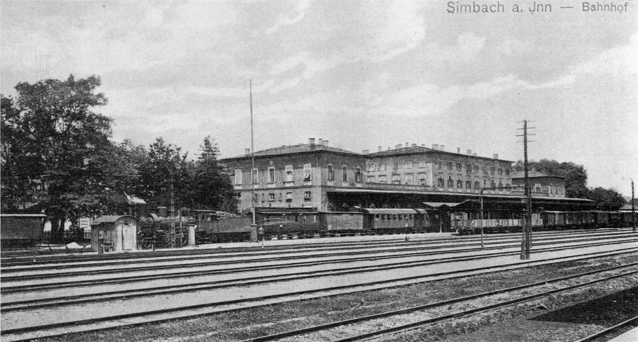 Simbach am Inn station around 1910 with an engine of the type B XI.