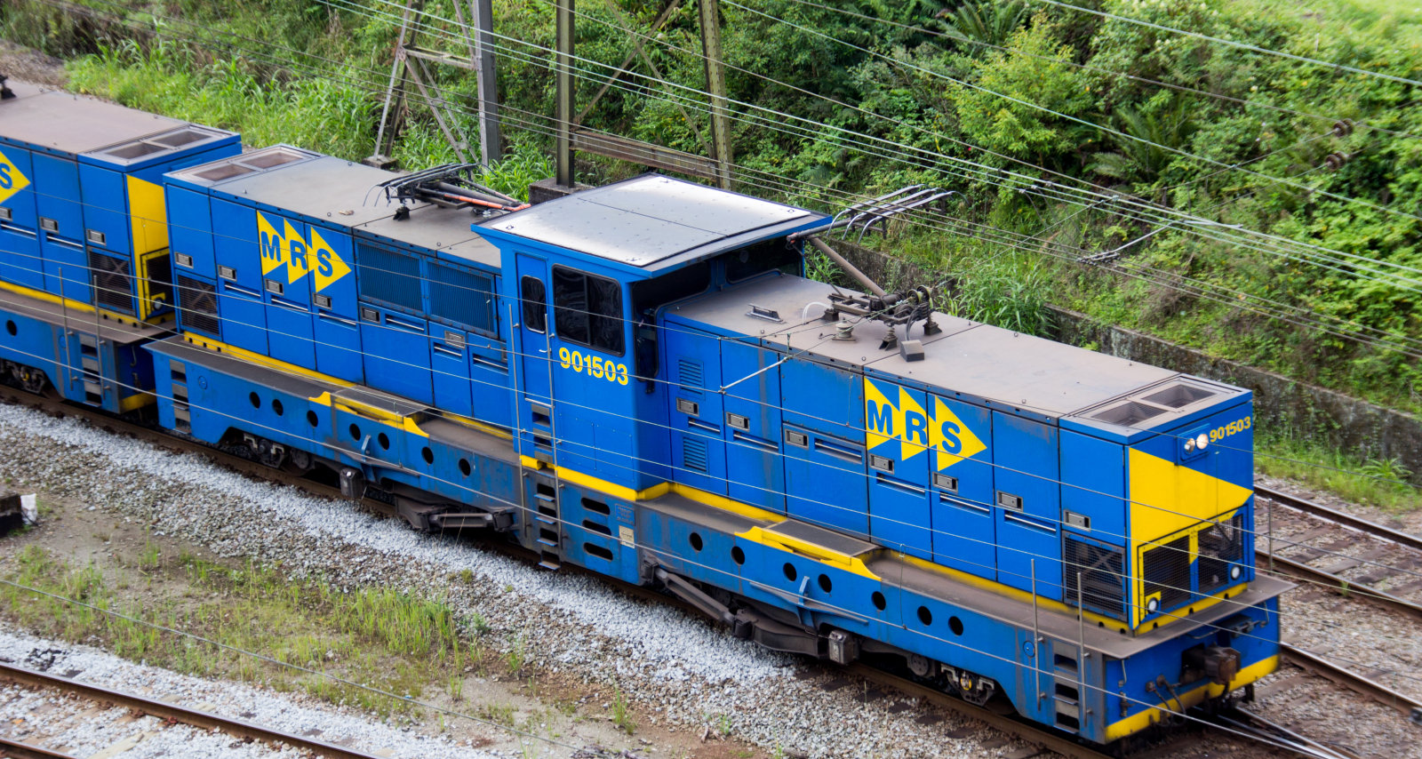 No. 901503 with a second locomotive in multiple in March 2017 near Santo André, São Paulo
