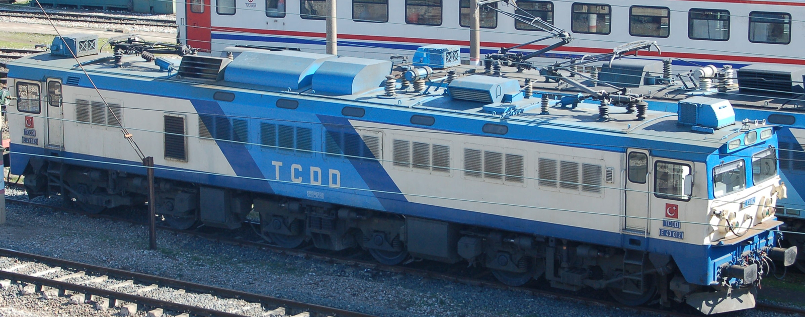 E 43012 in February 2008 at Haydarpasa Station, Istanbul