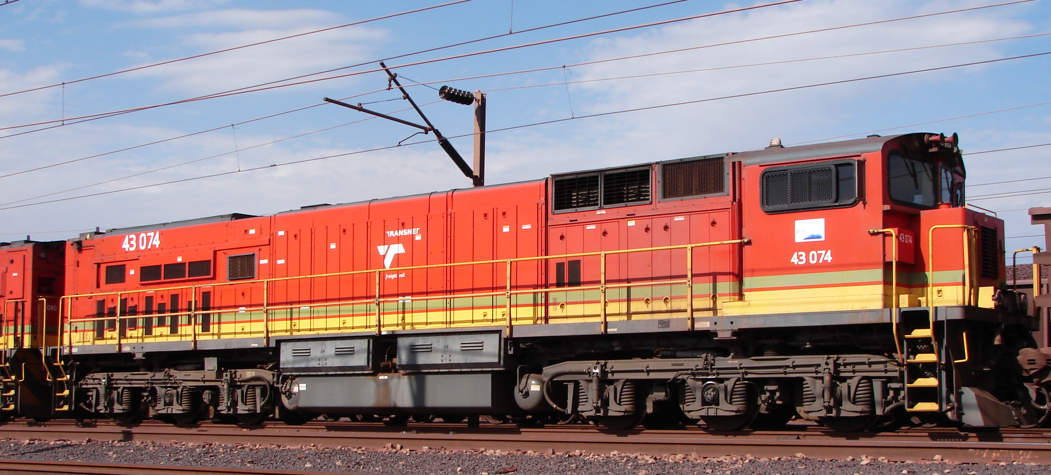43-074 as part of a long ore train in October 2015 at Kathu, Northern Cape