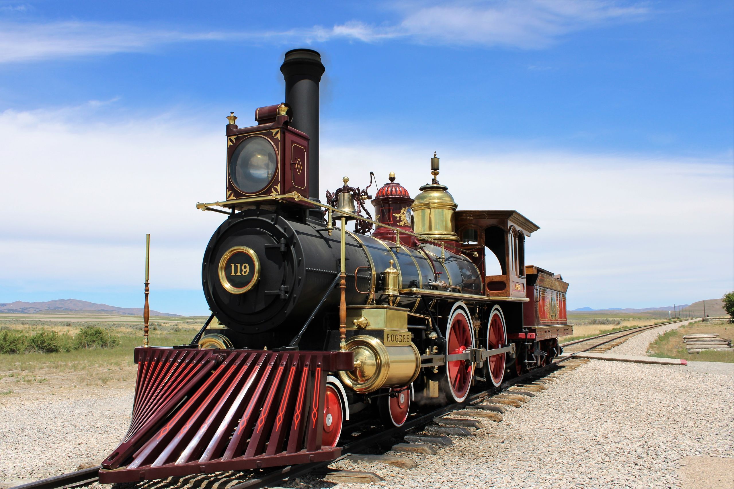 In the USA, the 4-4-0 wheel arrangement was widespread, as here on the replica of Union Pacific No. 119