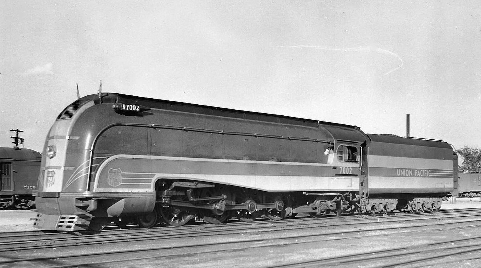 Stromlinienförmig verkleidete MT-1 Nr. 7002 in North Platte, Nebraska