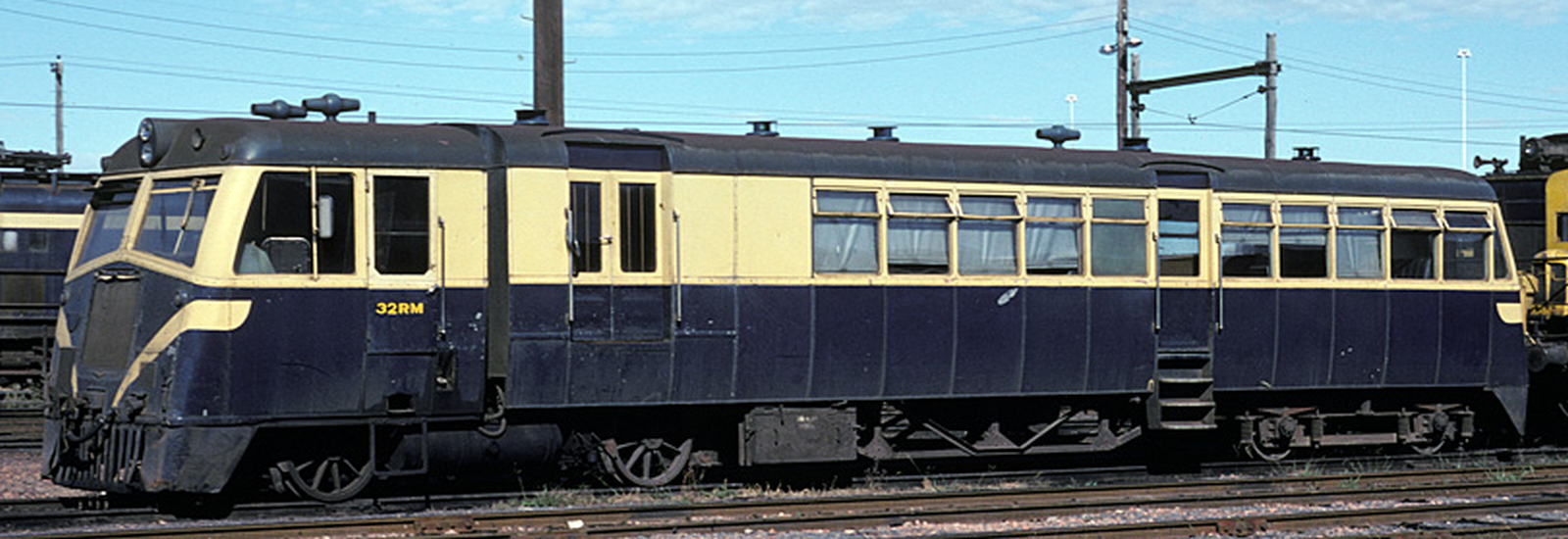 RM 32 (Walker 153 hp) in 1981 at South Dynon depot