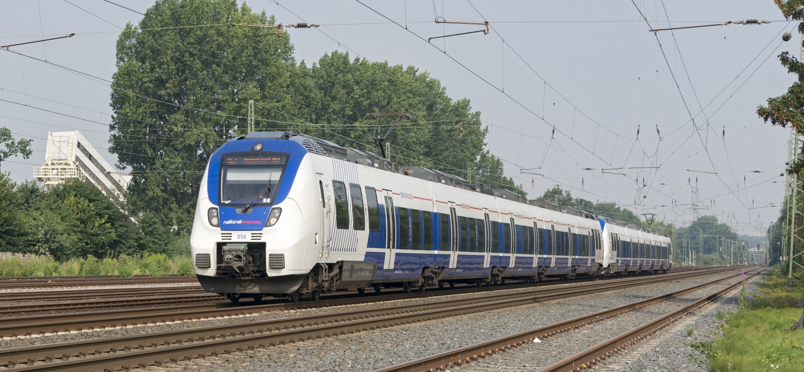 Two five-car trains from National Express in July 2016 in Bockum-Hövel