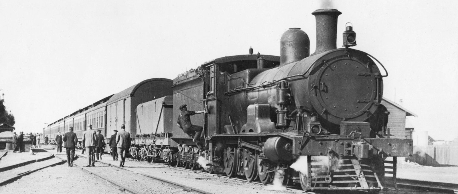 G20 circa 1925 on the Trans-Australian Express at Tarcoola
