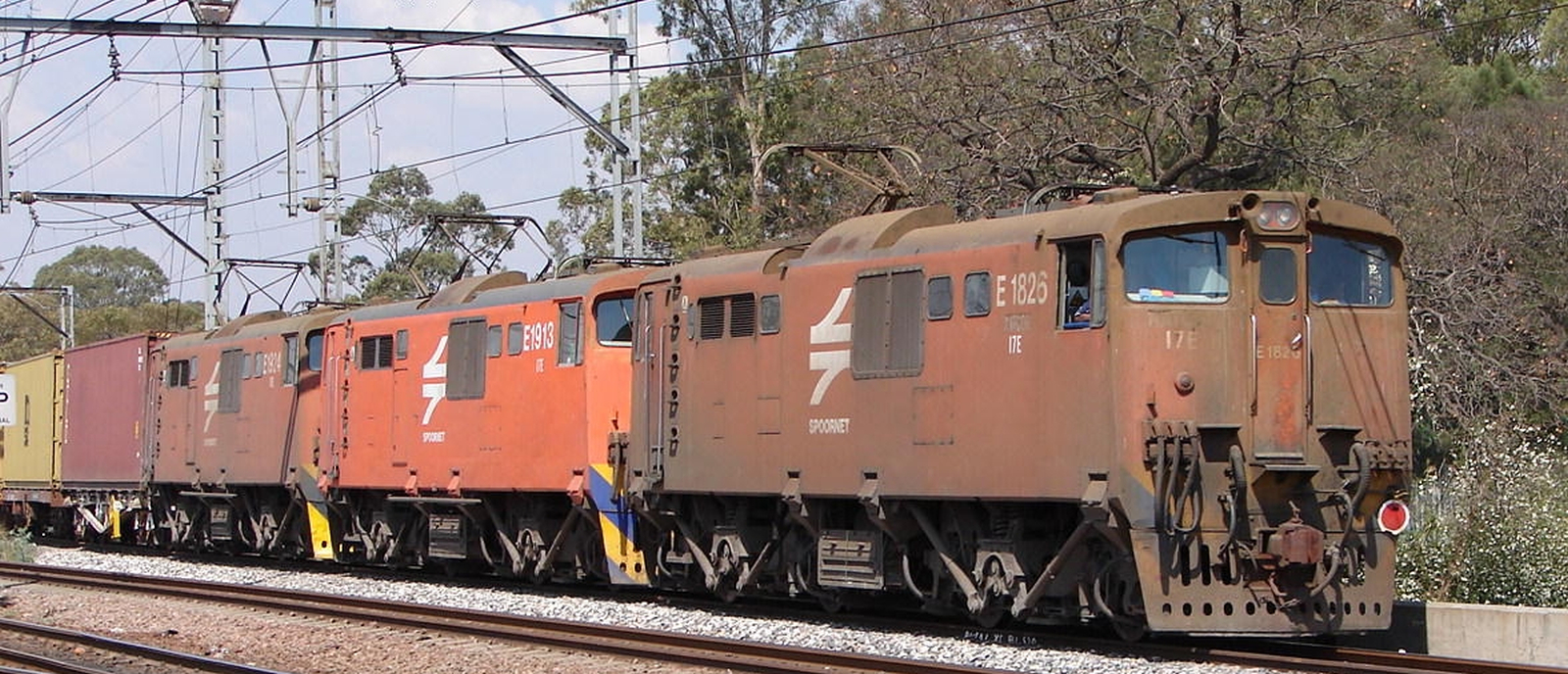 Triple working of E1826, E1913 and E1924 in September 2006 at Capital Park, Pretoria