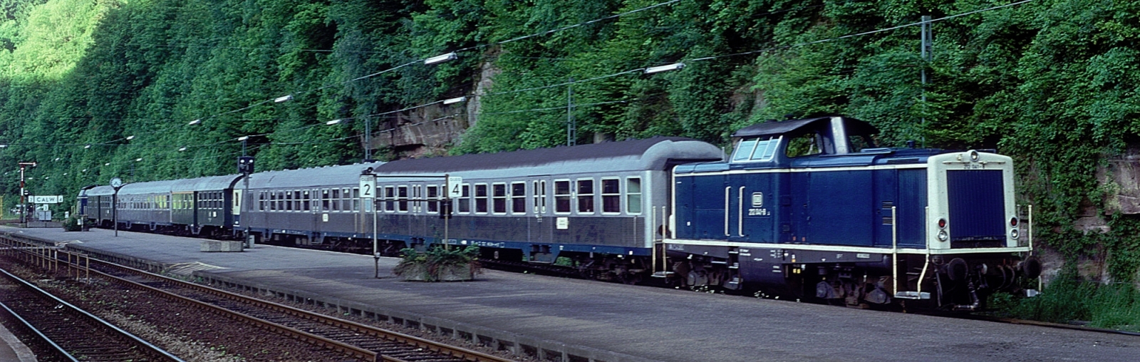 212 041 with a second V 100 at the rear in June 1985 in Calw