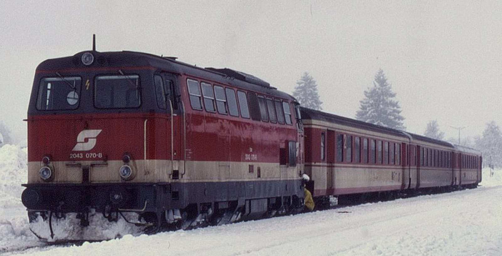 2043 070 in February 1991 in Kötschach-Mauthen